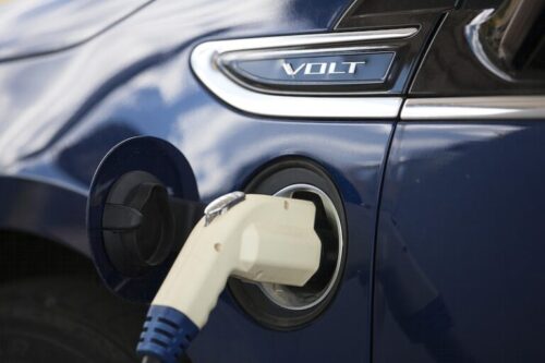 electric cars different from hybrid cars